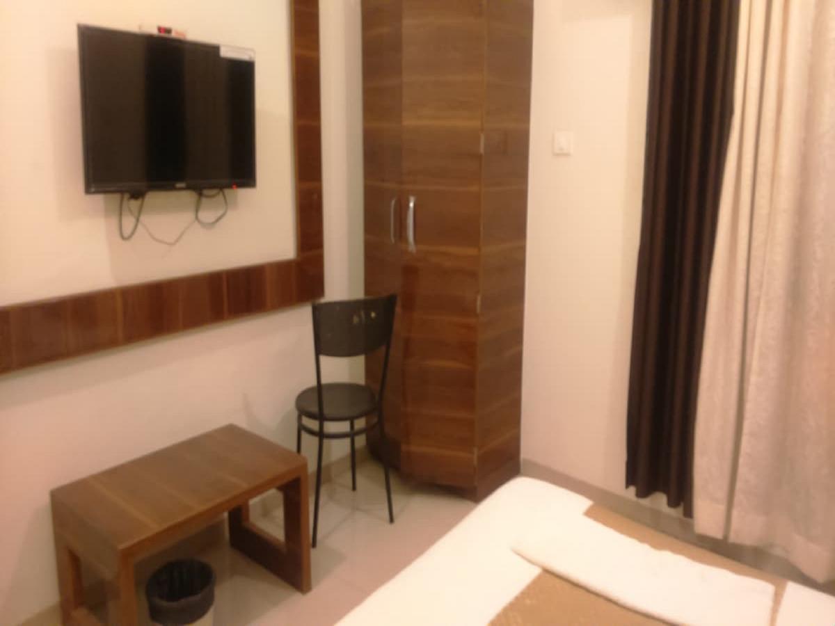 שירדי Hotel Shri Krishna מראה חיצוני תמונה