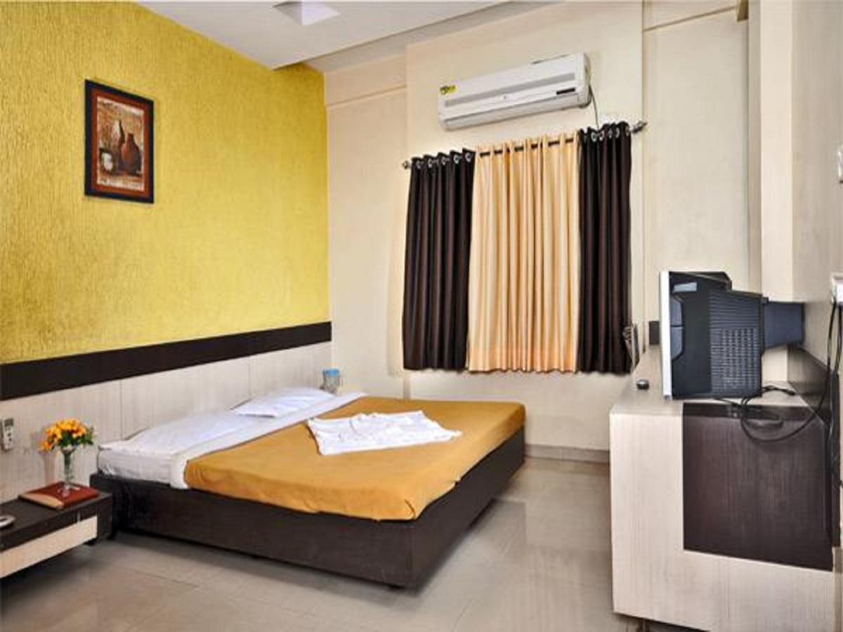 שירדי Hotel Shri Krishna מראה חיצוני תמונה