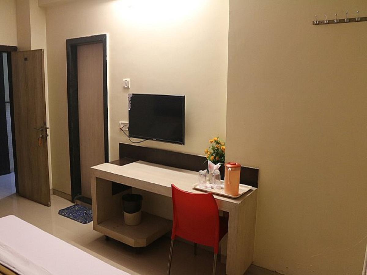 שירדי Hotel Shri Krishna מראה חיצוני תמונה